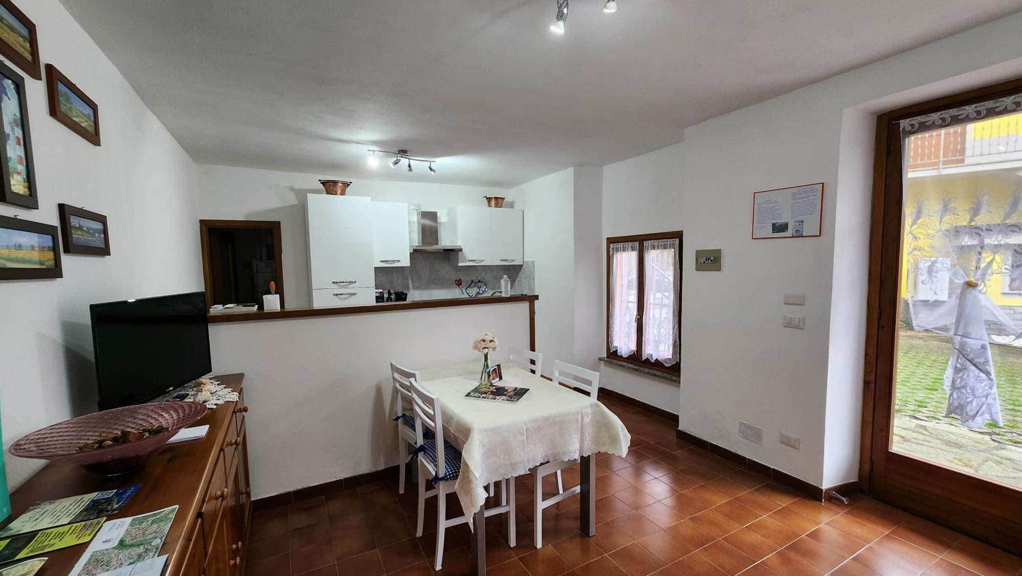 Laura'S Cottage With Lake View, Detached, 5 Kilometers From Varenna Льерна Номер фото